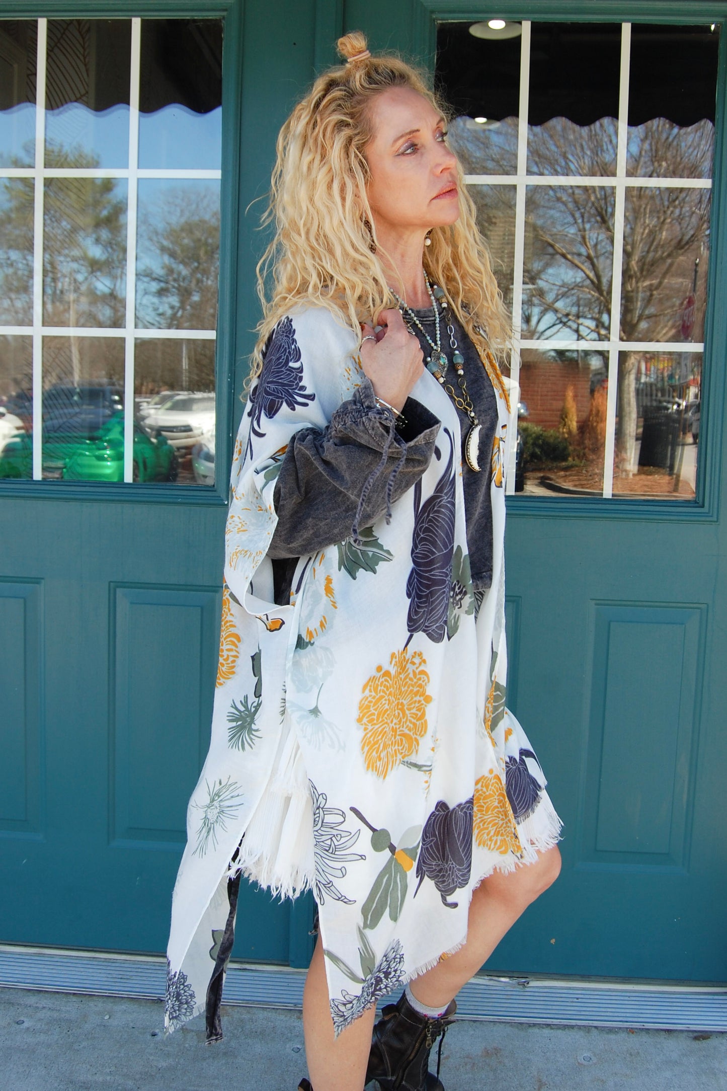 Mariah Motif Kimono in White