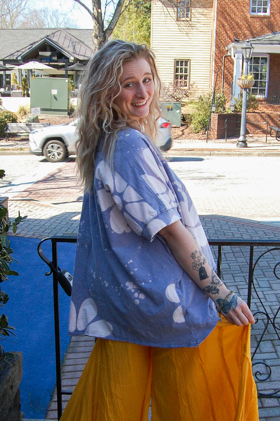 Load image into Gallery viewer, Oversized Flower Tee in Blue
