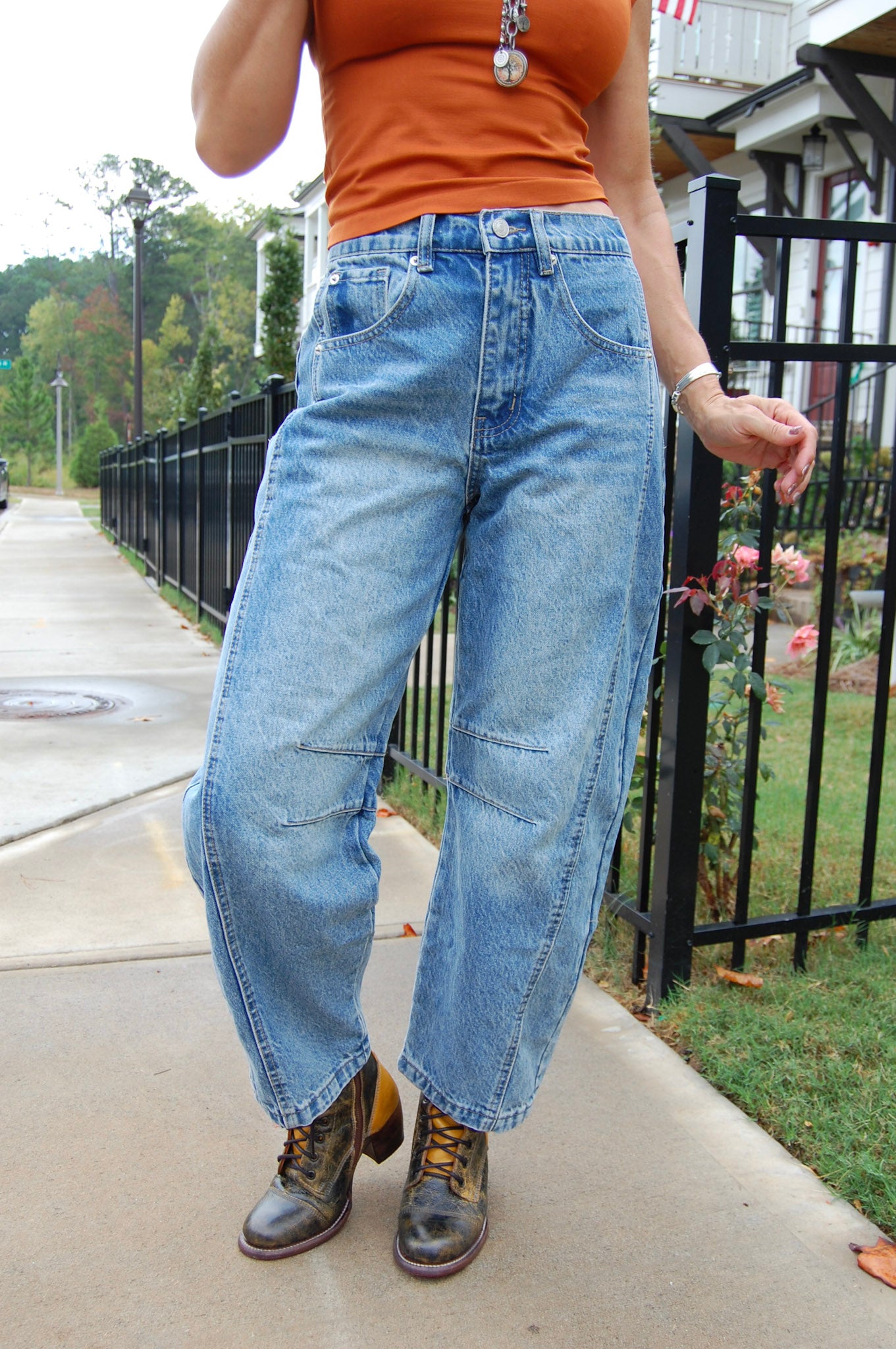 The Cora Crop Barrel Jeans in Denim