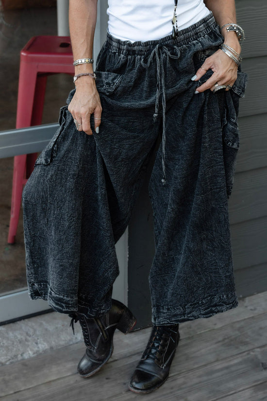 Load image into Gallery viewer, Lindsey Pocket Pants in Black - SpiritedBoutiques Boho Hippie Boutique Style Pants, Oli &amp;amp; Hali
