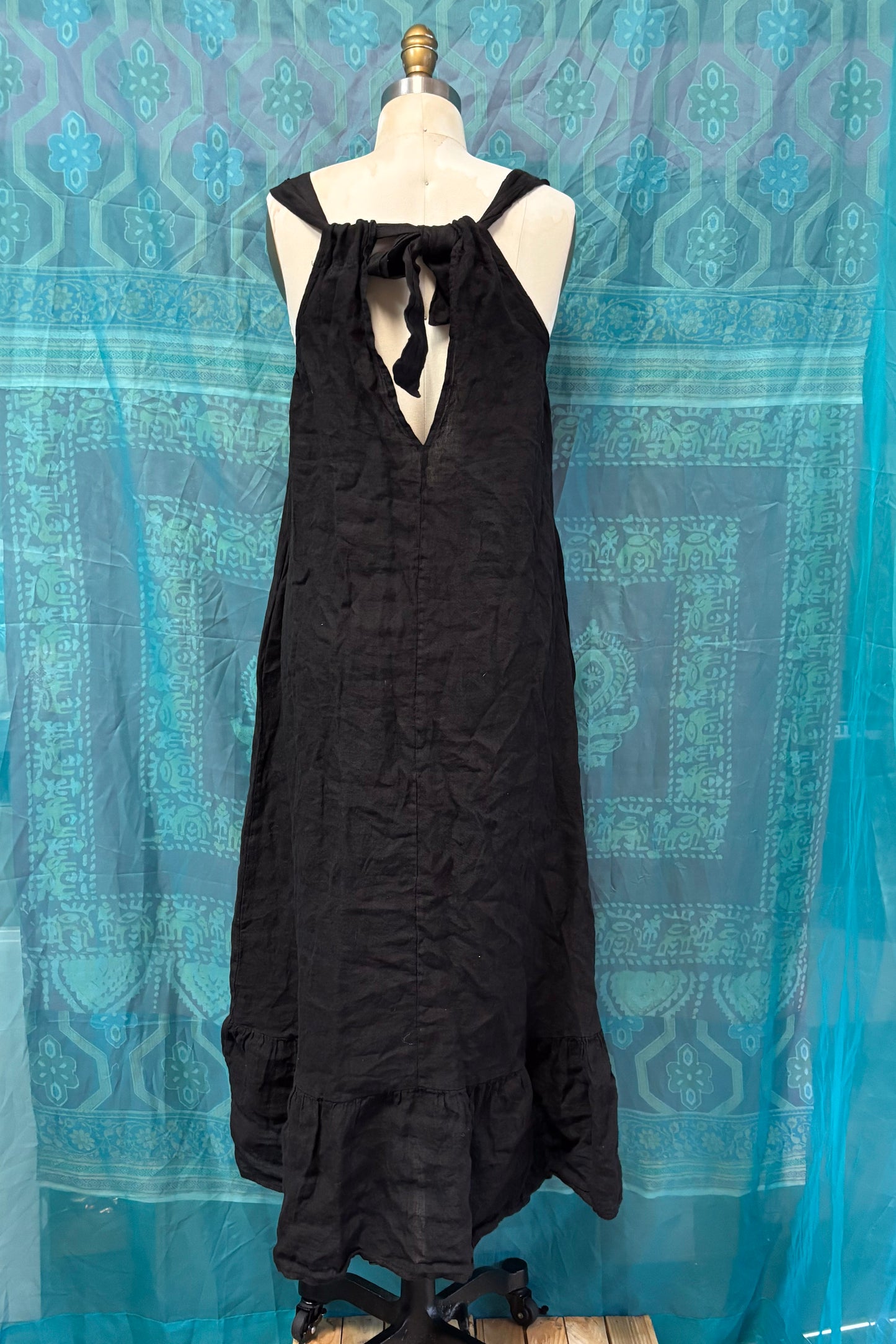 The Magnolia Dress in Black