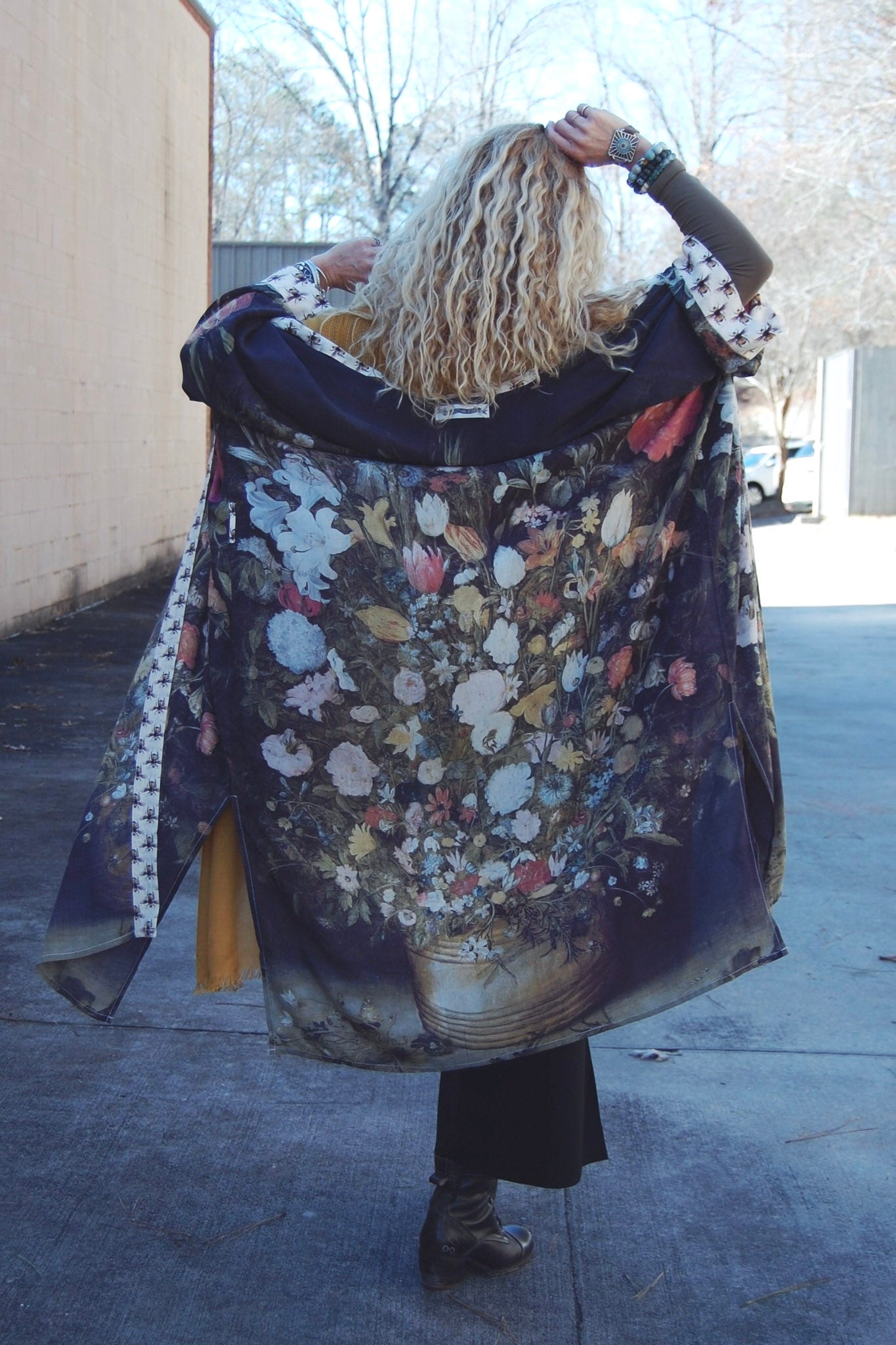 Load image into Gallery viewer, I Dream In Flowers Kimono in Black Combo
