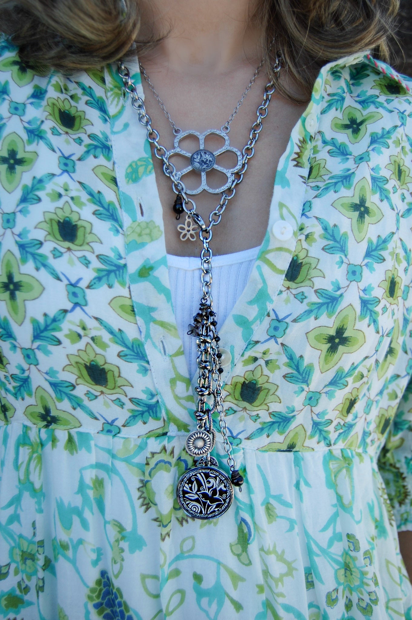 Spirit Lala: Rustic Chain Drop Black Abstract Flower Art Pendant Necklace