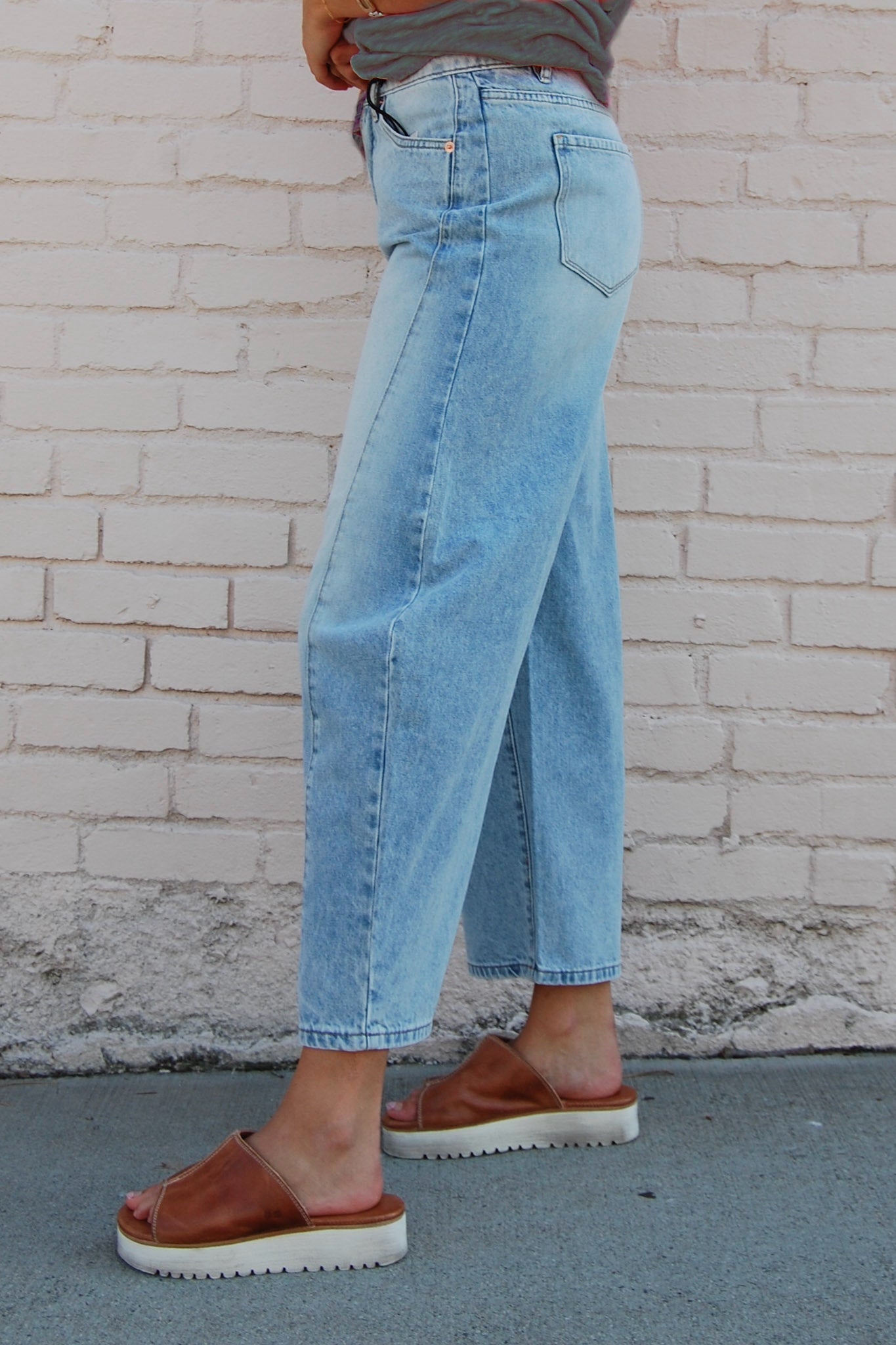 The Brianna Barrel Jeans in Light Wash