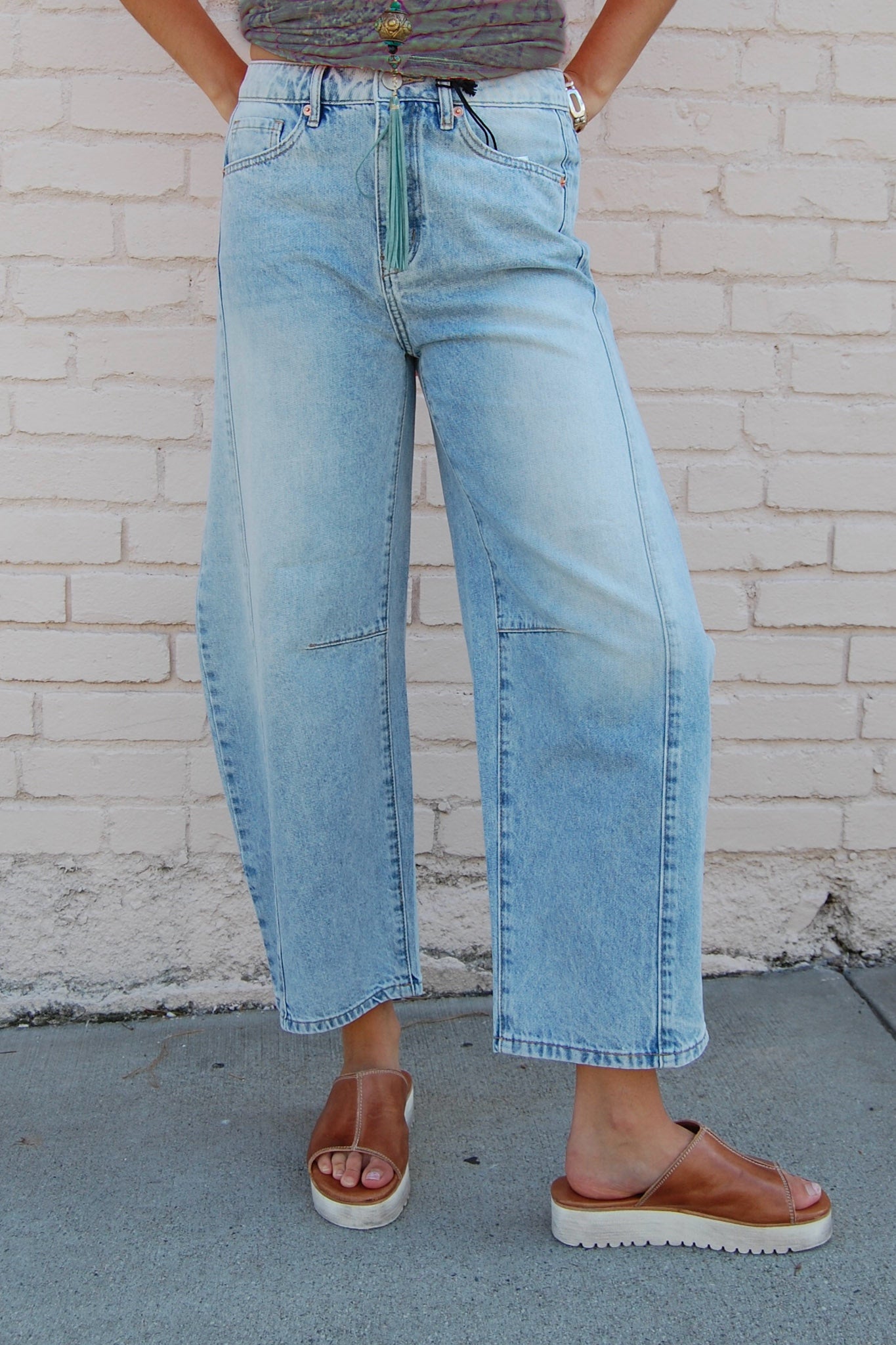 The Brianna Barrel Jeans in Light Wash