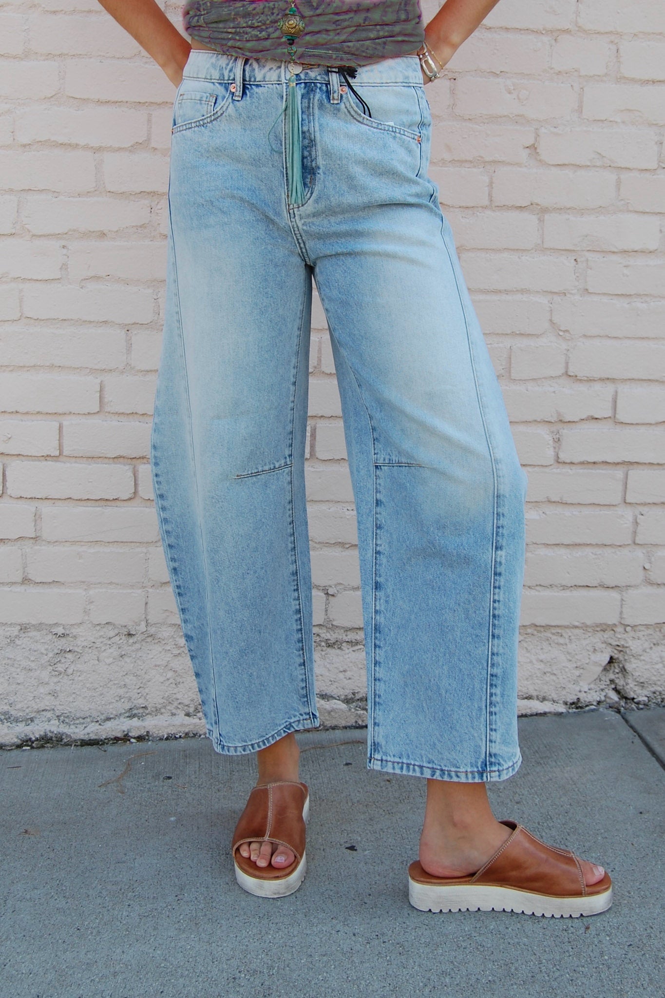 The Brianna Barrel Jeans in Light Wash