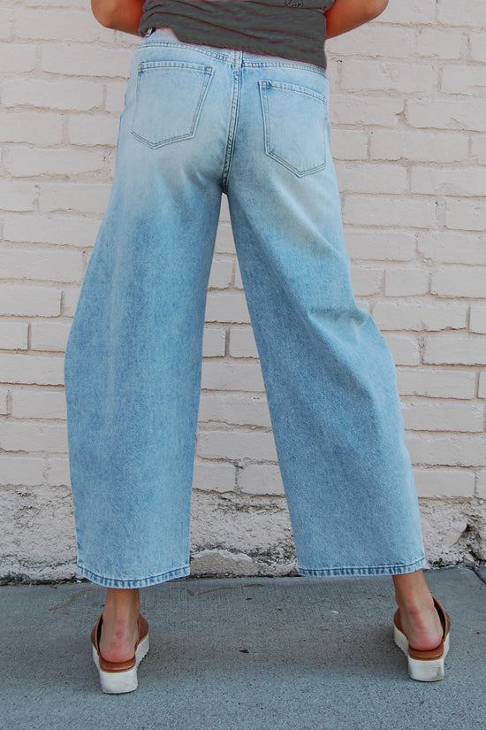 The Brianna Barrel Jeans in Light Wash