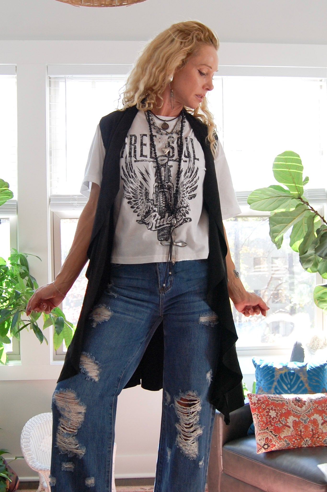 Final Sale The Farrah Faux Suede Vest in Black